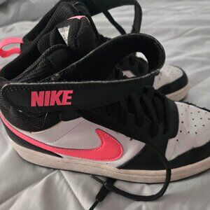 Kids Nike size 4